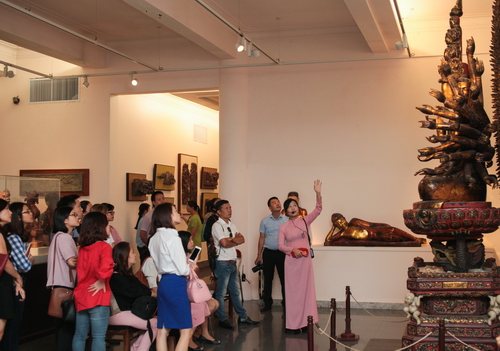 Khảo sát sản phẩm tại Bảo tàng Mỹ thuật Việt Nam
